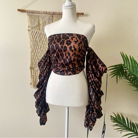 PrettyLittleThing Tops - NWT PRETTYLITTLETHING Slinky Leopard Bardot Crop Top – Size 4 (US) 🐆✨